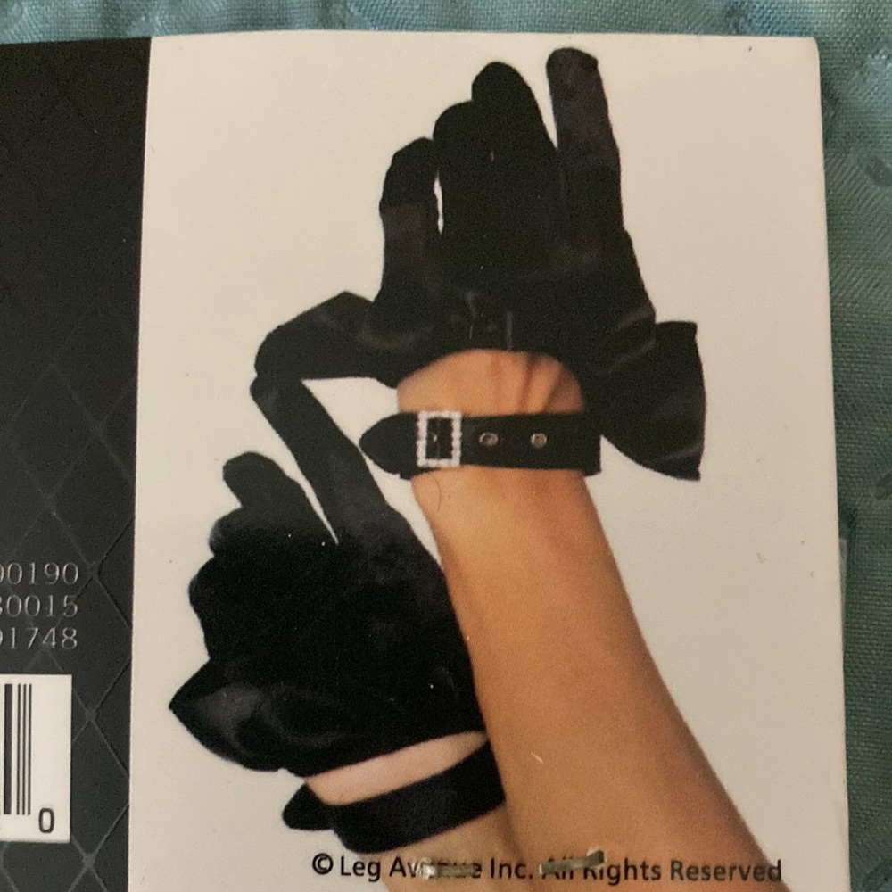 Leg Avenue Satin Ruffle Gloves